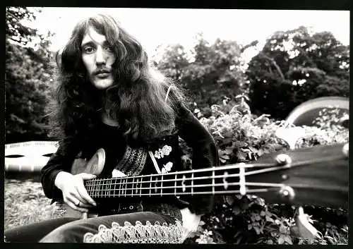 Fotografie mitelalter renaissance Band Gryphon Bass Gitarrist Philip Nestor, Grossformat 30 x 20cm