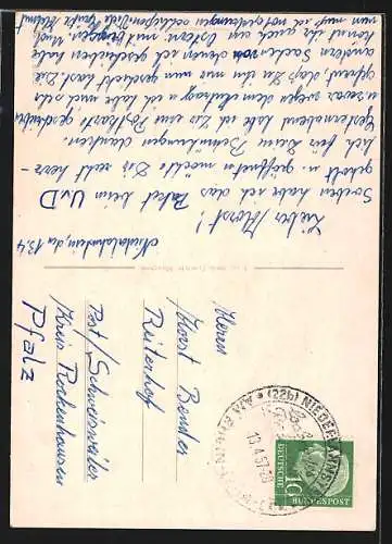 AK Soldat am Wachhäuschen dreht an den Knöpfen des Fernsehers