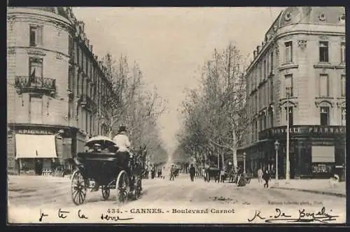 AK Cannes, Boulevard Carnot avec calèche et passants