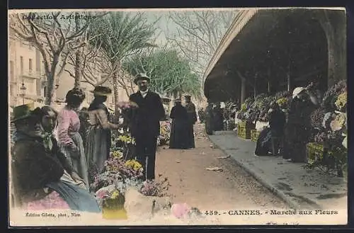 AK Cannes, Marché aux Fleurs avec visiteurs élégants et stands colorés
