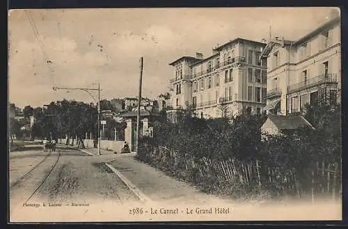 AK Le Cannet, Le Grand Hôtel et rue avec tramway