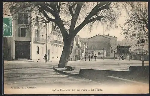 AK Cannet de Cannes, La Place avec grand arbre et bâtiments adjacents