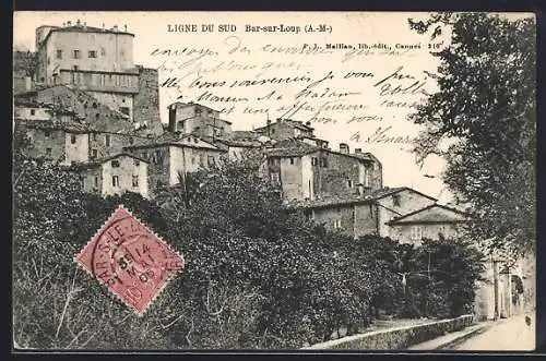 AK Bar-sur-Loup, Vue pittoresque des maisons anciennes et végétation luxuriante