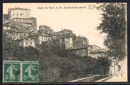 AK Bar-sur-Loup, Vue pittoresque du village sur la Ligne du Sud