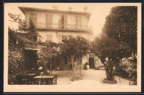 AK Saint-Paul, Hôtel de la Colombe d`Or et son jardin ombragé