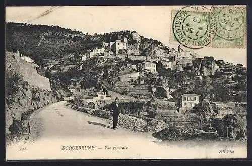 AK Roquebrune, Vue générale du village sur la colline