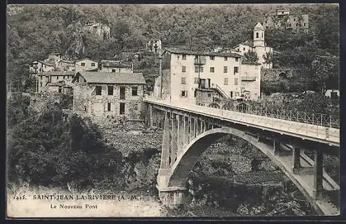 AK Saint-Jean-la-Rivière, Le Nouveau Pont et village pittoresque en arrière-plan