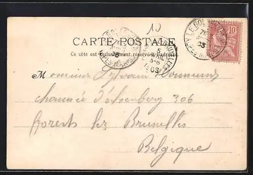 AK La Roquette, La place avec église et maisons adjacentes