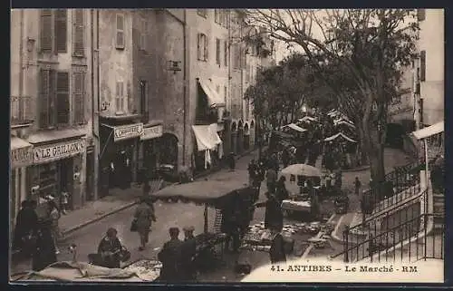 AK Antibes, Le Marché animé avec étals et passants
