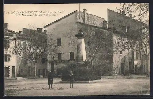 AK Mouans-Sartoux, La Place et le Monument du Souvenir francais