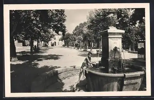 AK Mouans-Sartoux, La fontaine et la Mairie