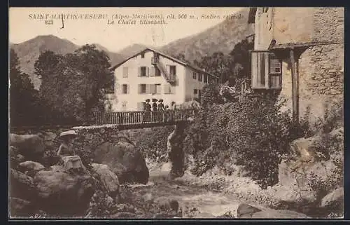 AK Saint-Martin-Vésubie, Le Chalet Elisabeth et le pont sur la rivière dans les Alpes-Maritimes