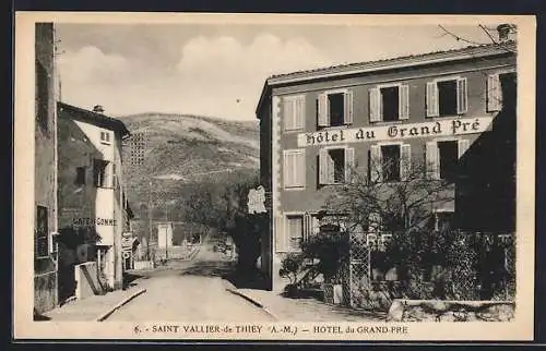 AK Saint Vallier de Thiey, Hôtel du Grand Pré et rue principale avec vue sur les collines