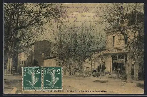 AK Saint-Julien-de-Thiers, Place de la Rougière avec bâtiments et arbres en hiver