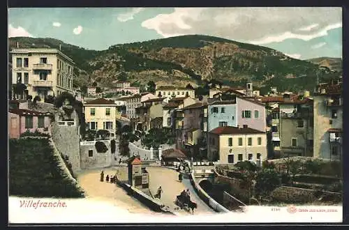 AK Villefranche, Vue sur la ville et les collines environnantes