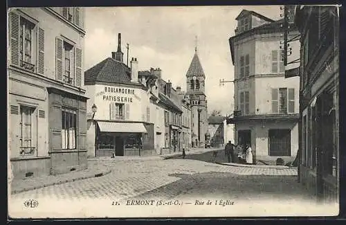 AK Ermont, Rue de l`Église avec boulangerie et clocher en arrière-plan