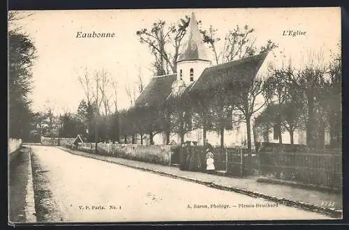 AK Eaubonne, L`Église et l`avenue bordée d`arbres