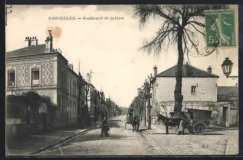 AK Sarcelles, Boulevard de la Gare avec charrette et piétons