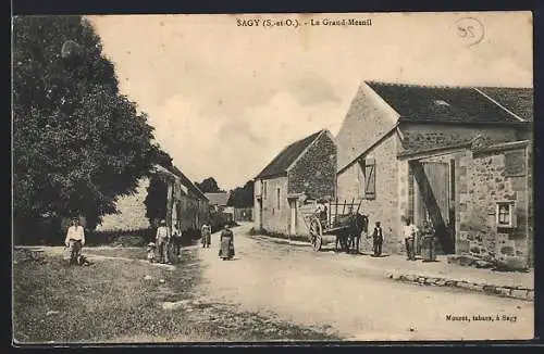 AK Sagy, Le Grand-Mesnil, Rue animée avec charrette et villageois