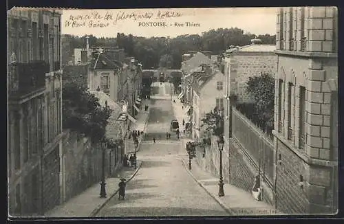 AK Pontoise, Rue Thiers avec perspective urbaine et piétons
