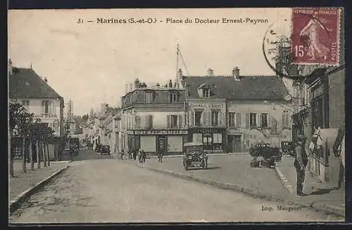 AK Marines, Place du Docteur Ernest-Peyron avec voitures et commerces