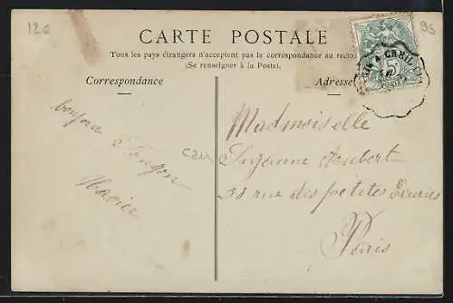 AK Mériel, Rue de l`Abbaye-du-Val avec maisons et passants