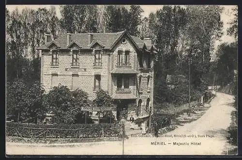 AK Mériel, Majestic Hôtel et route bordée d`arbres