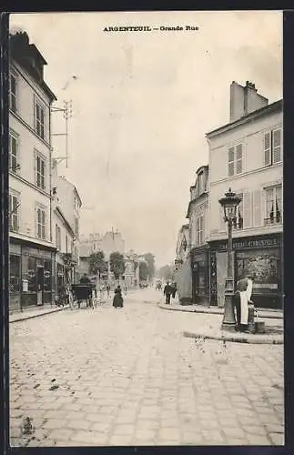 AK Argenteuil, Grande Rue avec passants et calèche