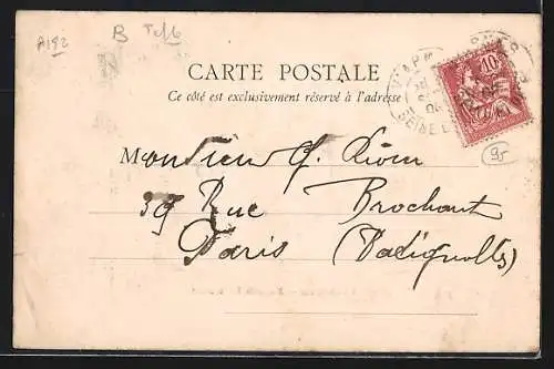 AK Viarmes, Route de Royaumont et monument au carrefour