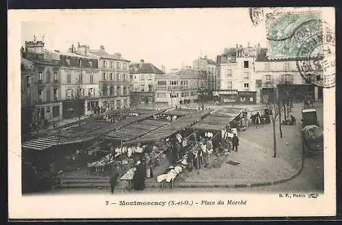 AK Montmorency, Place du Marché avec étals animés et bâtiments environnants