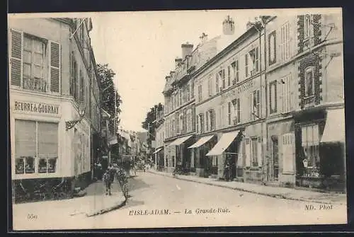 AK L`Isle-Adam, La Grande-Rue animée avec boutiques et passants