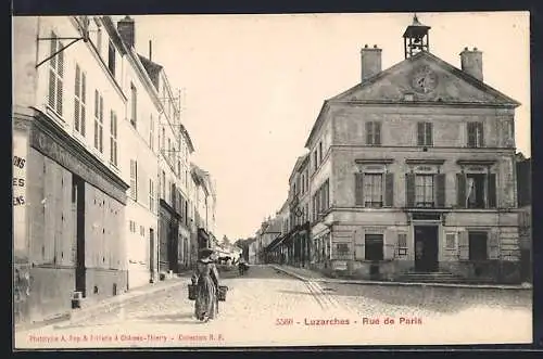 AK Luzarches, Rue de Paris avec bâtiments historiques et passants