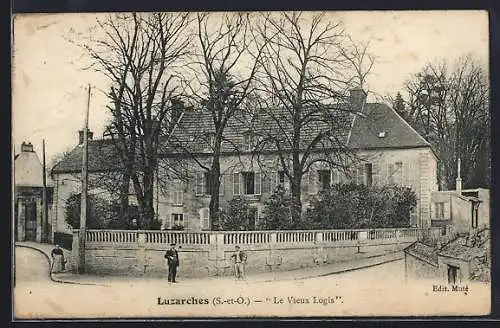 AK Luzarches, Le Vieux Logis derrière les arbres en hiver