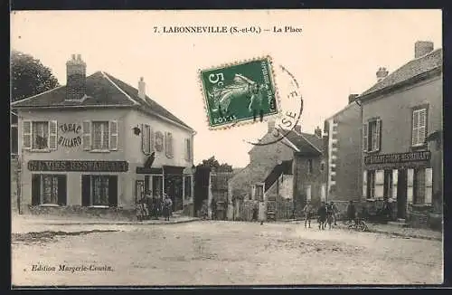 AK Labonneville, La Place avec restaurants et tabac-billard