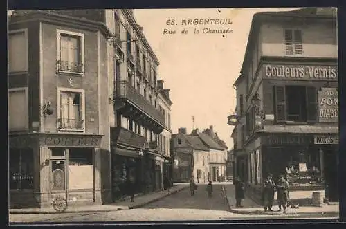 AK Argenteuil, Rue de la Chaussée avec commerces et passants