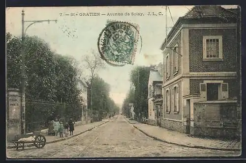 AK Saint-Gratien, Avenue de Soisy avec passants et charrette