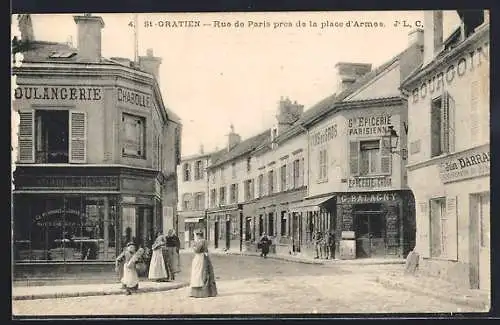 AK Saint-Gratien, Rue de Paris près de la place d`Armes avec boutiques et passants