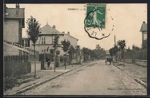 AK Domont, Rue avec café-tabac et calèche sur la voie