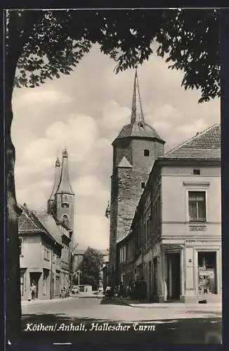 AK Köthen /Anhalt, Hallescher Turm und Strassenpartie