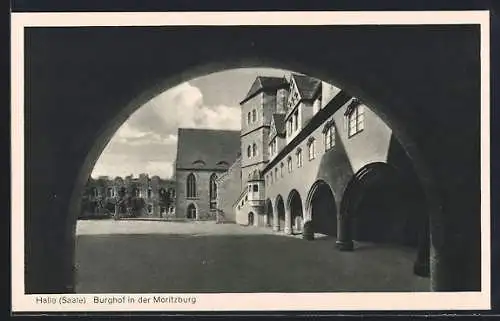 AK Halle / Saale, Burghof in der Moritzburg