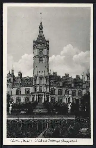 AK Schwerin /Meckl., Schloss mit Freitreppe und Burggarten
