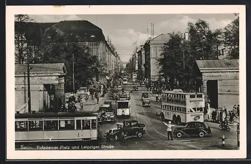 AK Berlin, Potsdamer Platz, Strassenbahnen unterwegs mit Blick in die Leipziger Strasse
