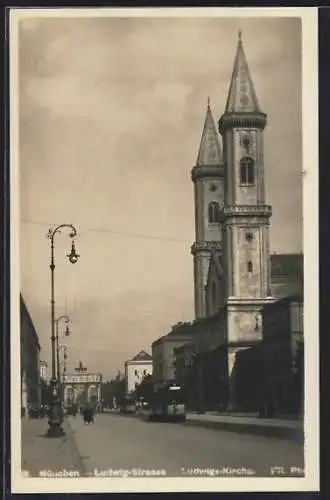 AK München, Ludwig-Strasse mit Strassenbahn u. Ludwigs-Kirche