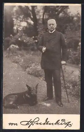 AK Paul von Hindenburg mit seinem Hund im Garten