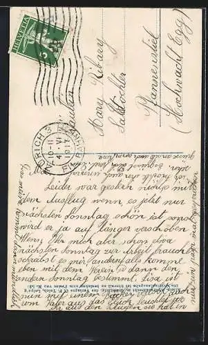 AK Tochter sitzt gedankenverloren am elterlichen Grab