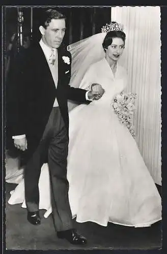 AK Princess Margaret und Mr. Antony Armstrong-Jones leaving Westminster Abbey after their marriage 1960