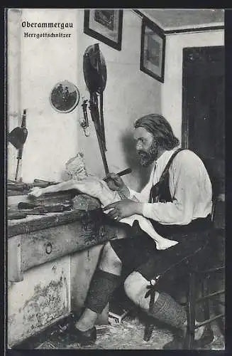 AK Oberammergau, Herrgottschnitzer bei der Arbeit