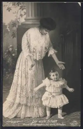 AK Der erste Schritt, Kronprinzessin Cecilie mit ihrem Söhnchen