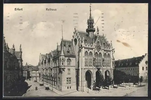 AK Erfurt, Strassenansicht mit Rathaus