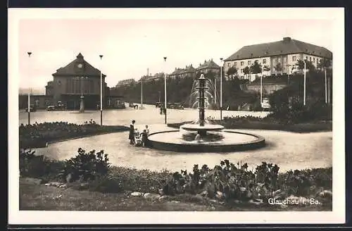 AK Glauchau, Partie am Bahnhof mit Oswald-Seyfert-Brunnen